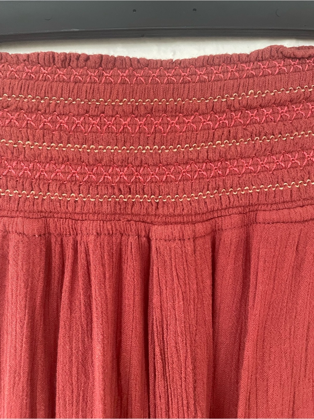 Ett Twa By Anthropologie Women's Sulawesi Smocked Joggers In Cedar; XS - Picture 3 of 7